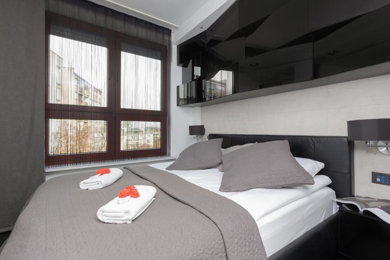 Warsaw Srodmiescie Riverside Three-Bedroom Apartment By Renters Exteriör bild