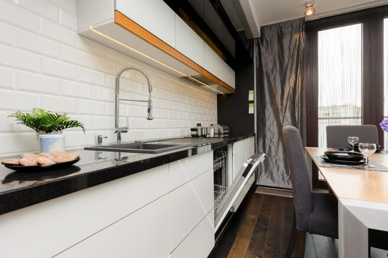 Warsaw Srodmiescie Riverside Three-Bedroom Apartment By Renters Exteriör bild